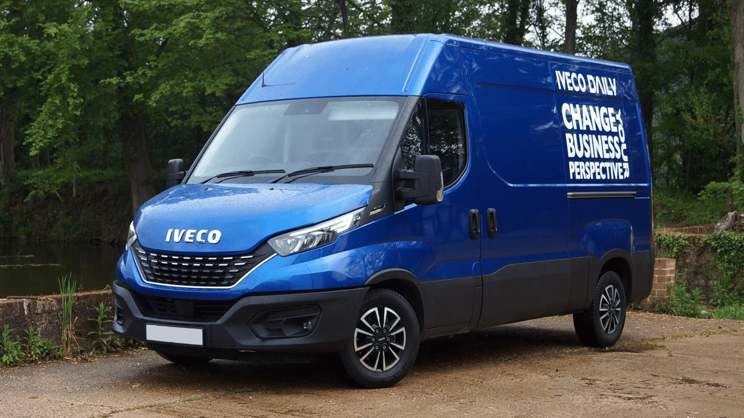 prachtig Madeliefje bezig Iveco Daily Panel van review - Select Van Leasing